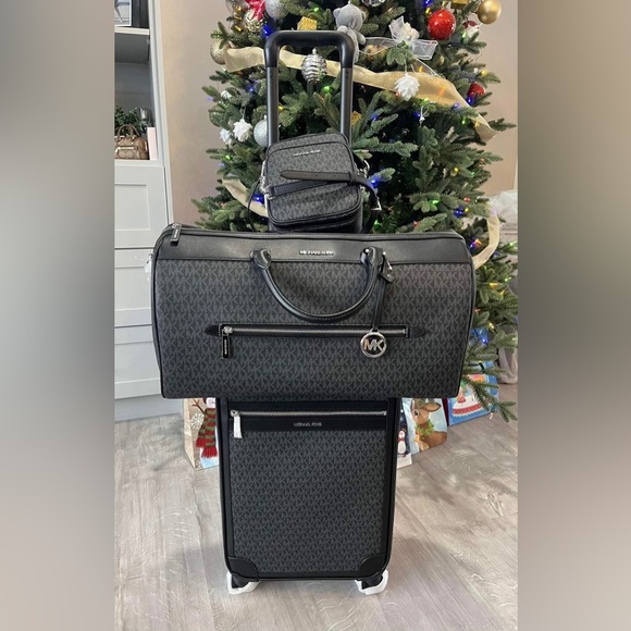 Authentic Michael Kors Luggage set - Picture 1 of 1